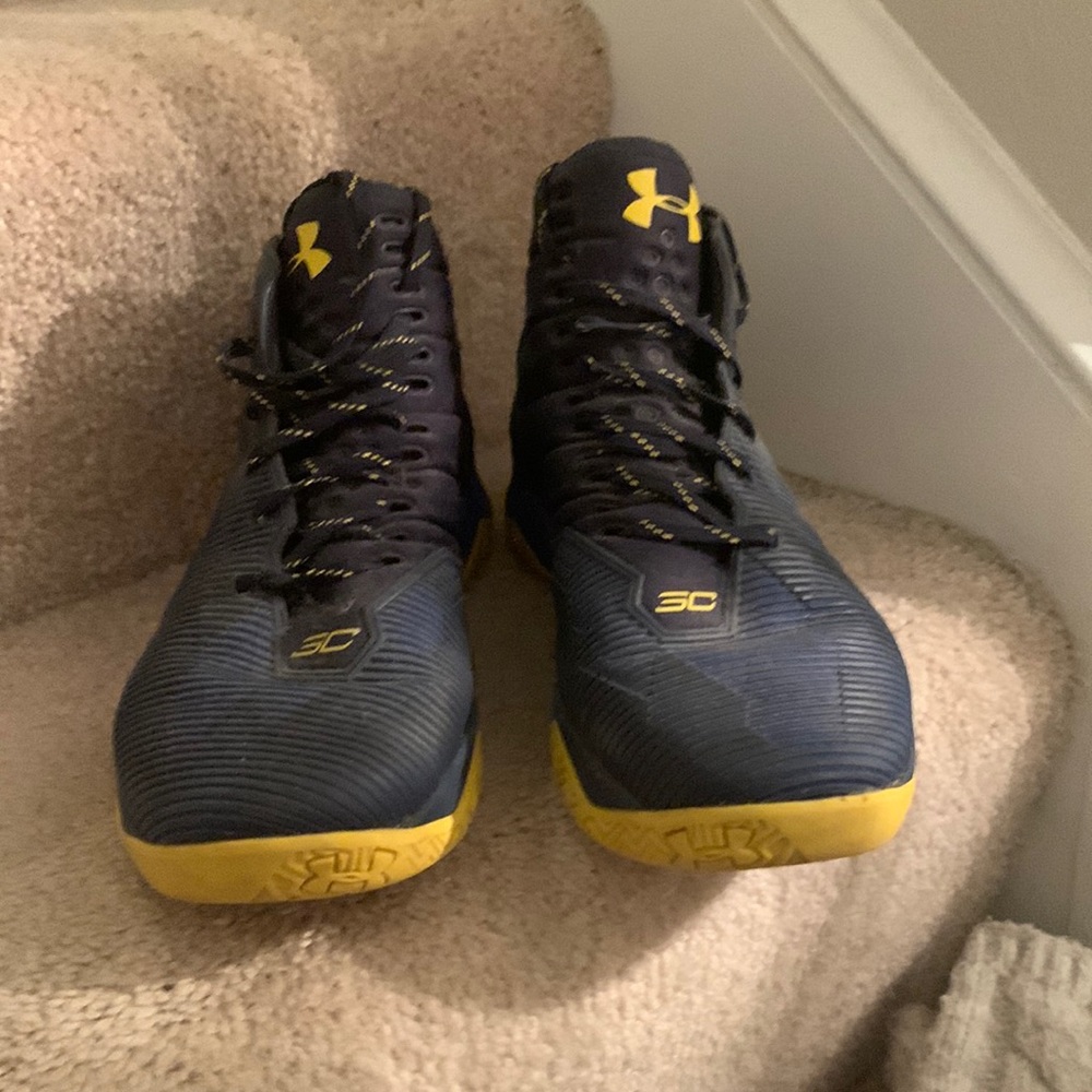 Blue and Yellow UA Steph Curry Basketball shoes size 7.5